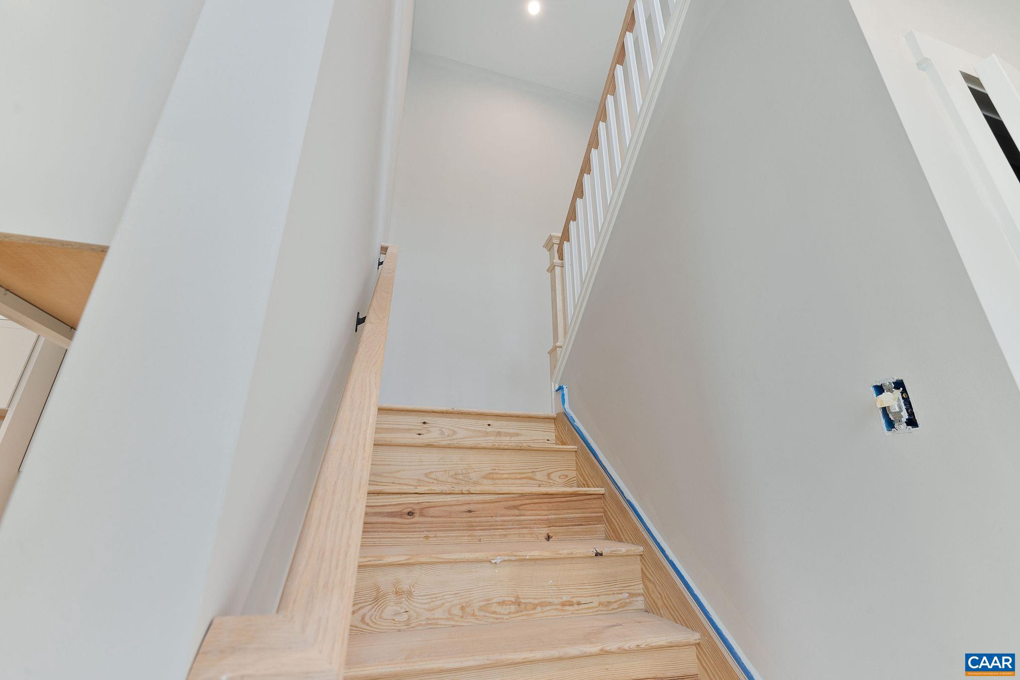 LOCHLYN HILL - Residential
