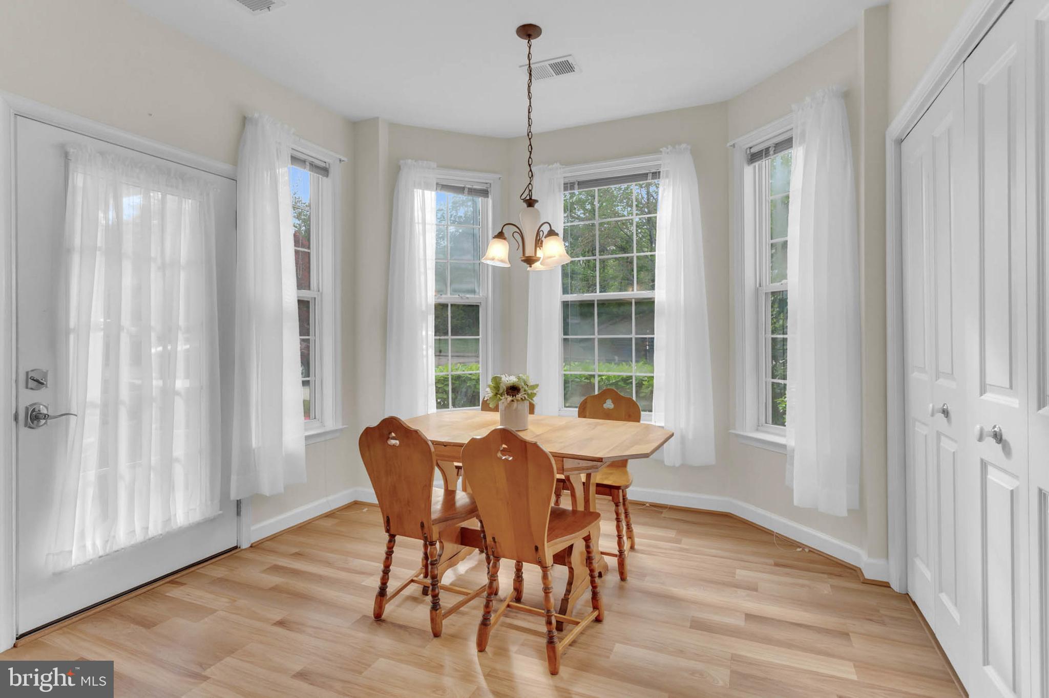 FOUR SEASONS - Residential
