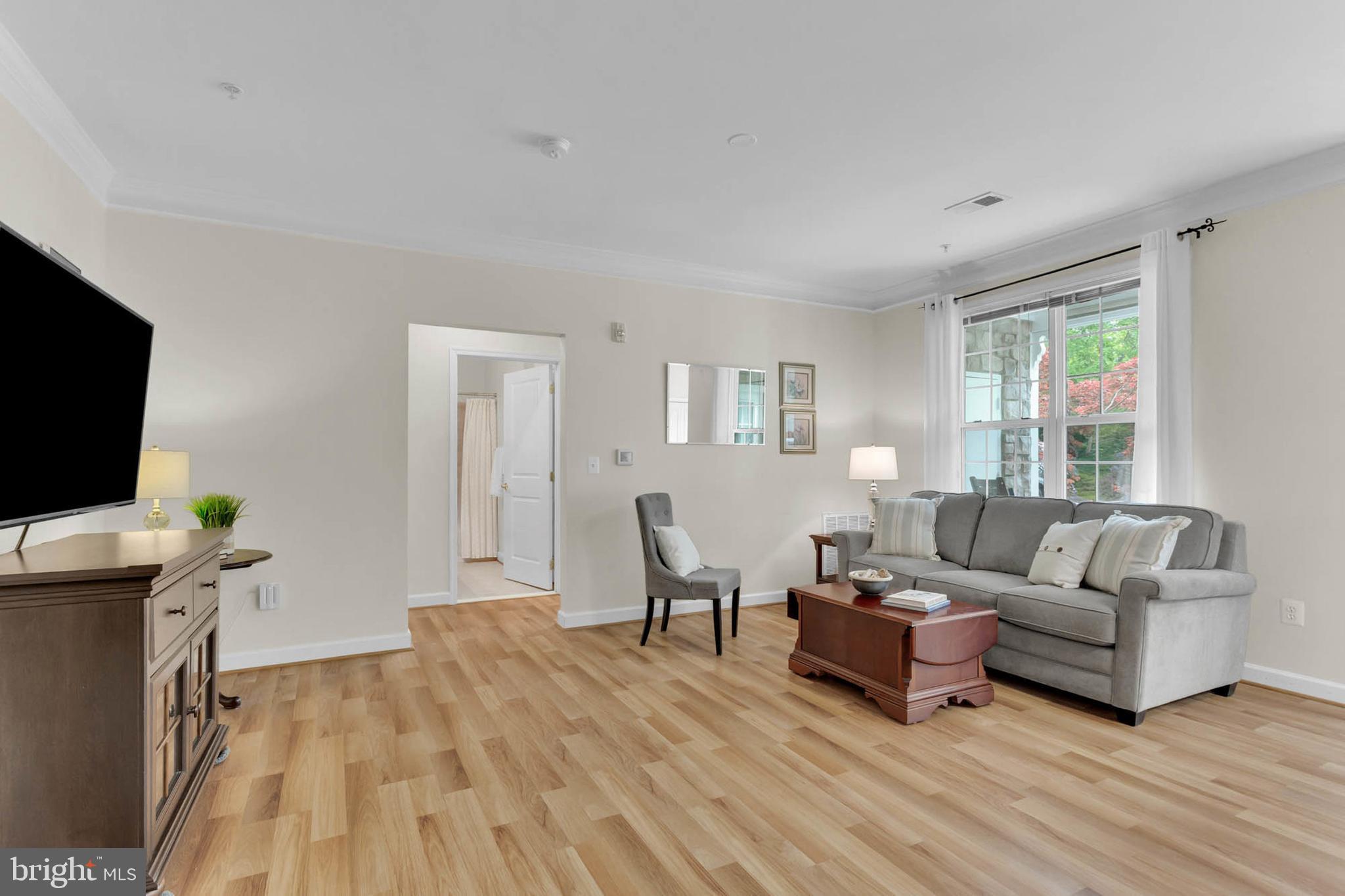 FOUR SEASONS - Residential