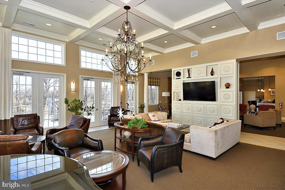 FOUR SEASONS - Residential