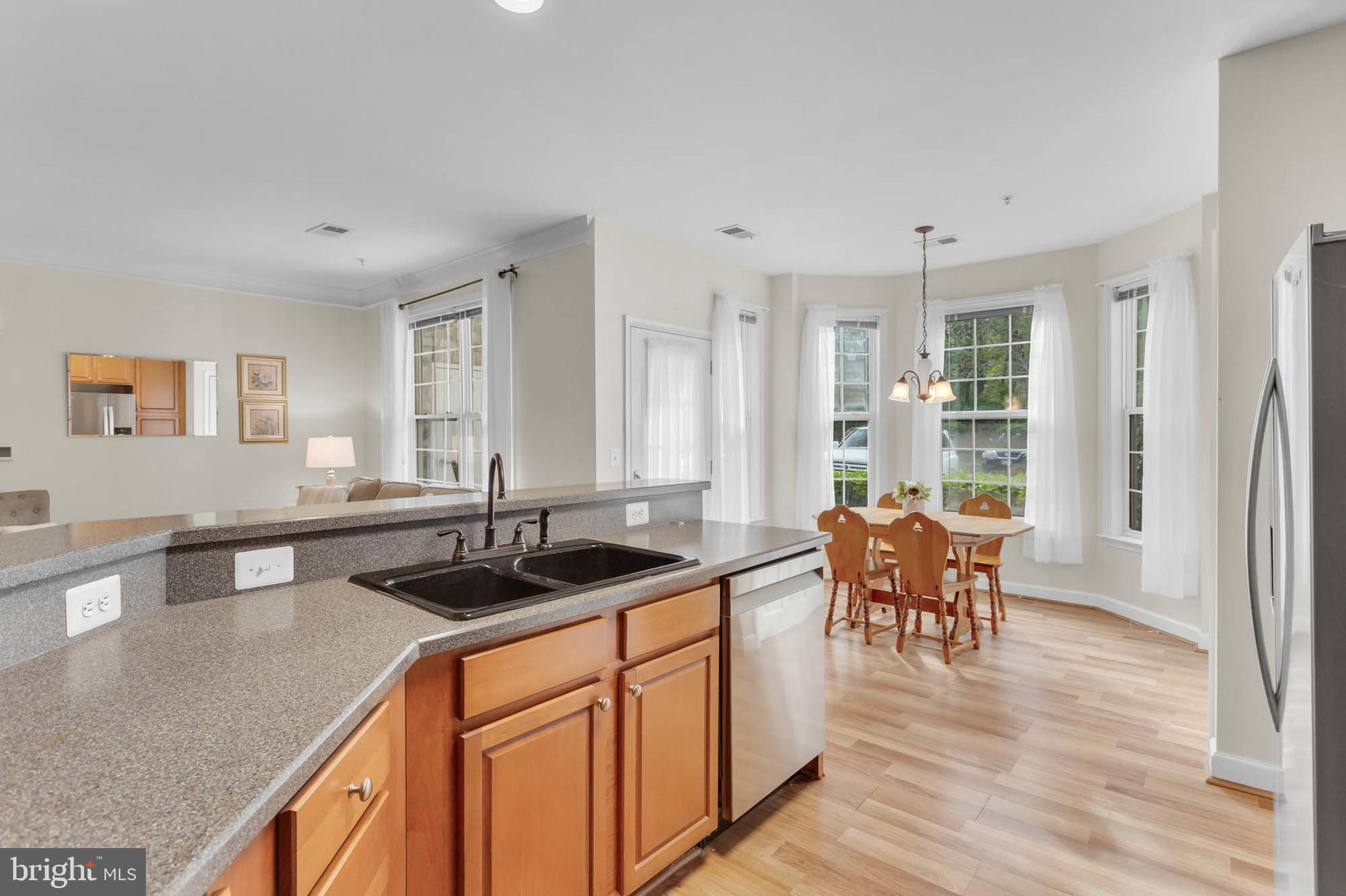 FOUR SEASONS - Residential