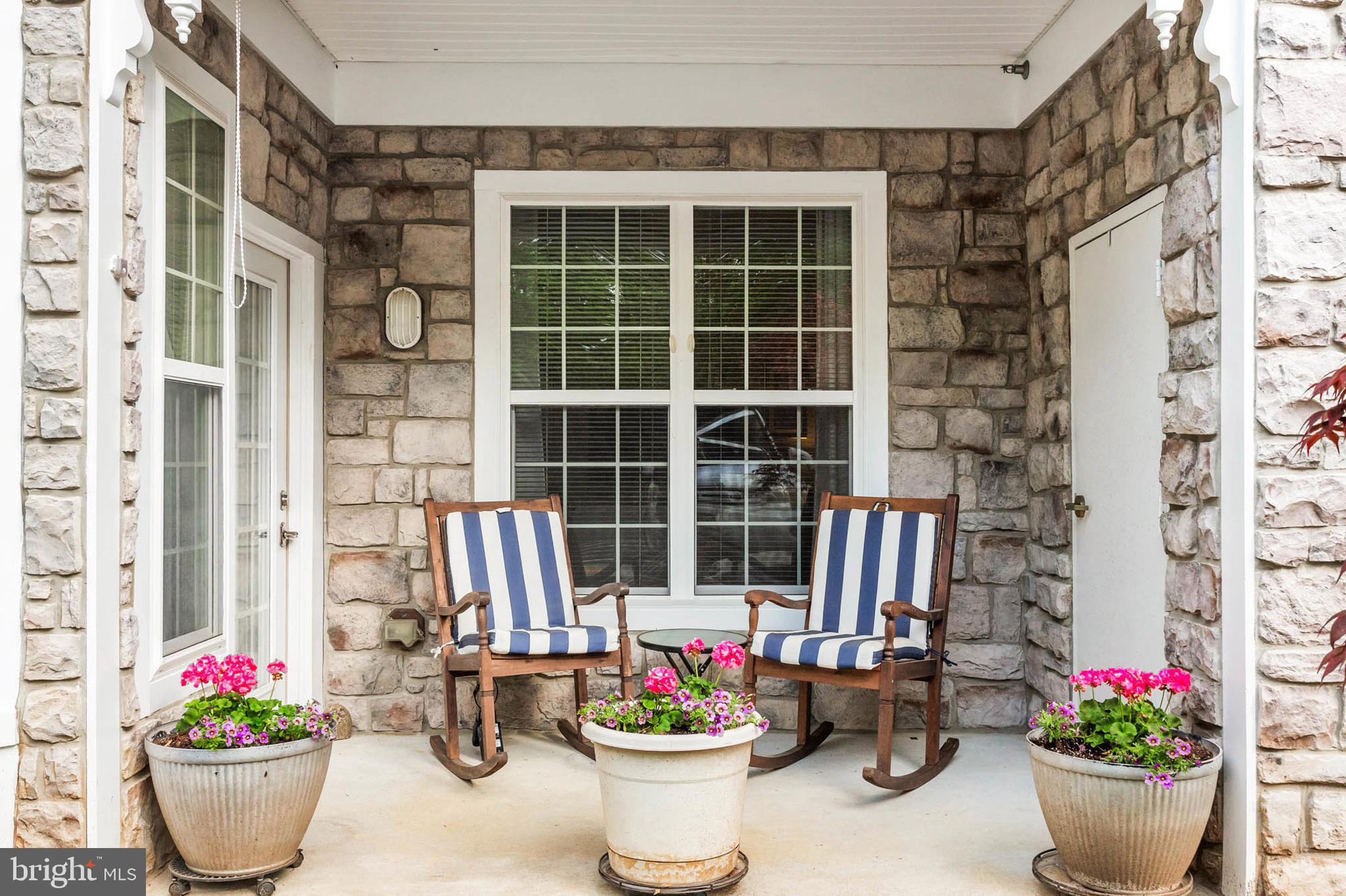 FOUR SEASONS - Residential