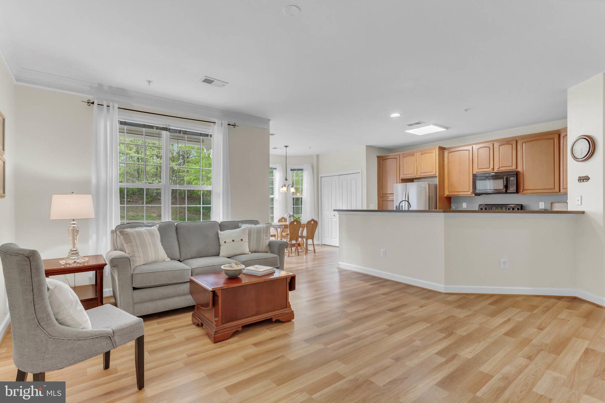 FOUR SEASONS - Residential