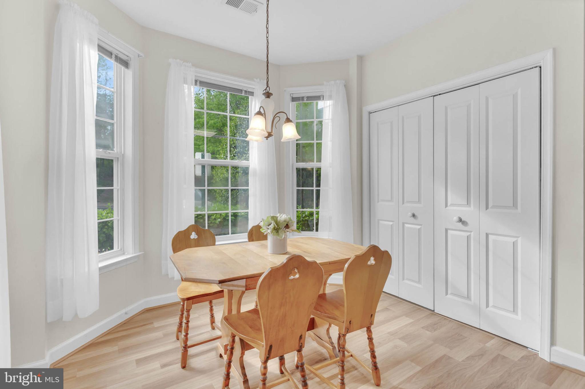FOUR SEASONS - Residential