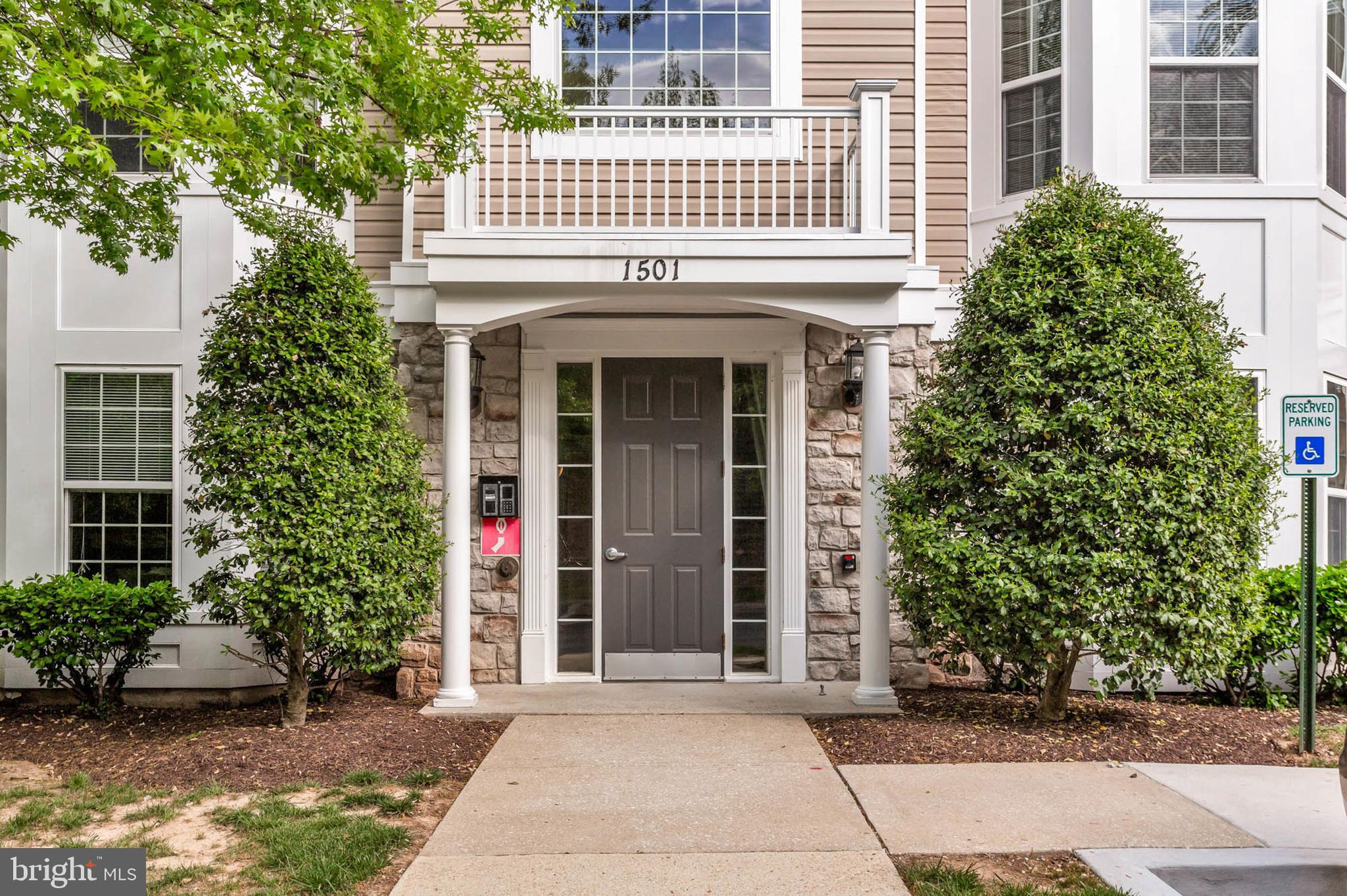 FOUR SEASONS - Residential