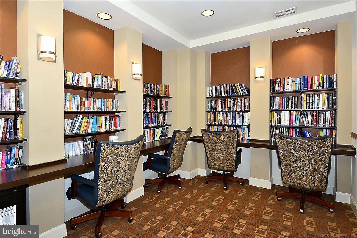 FOUR SEASONS - Residential