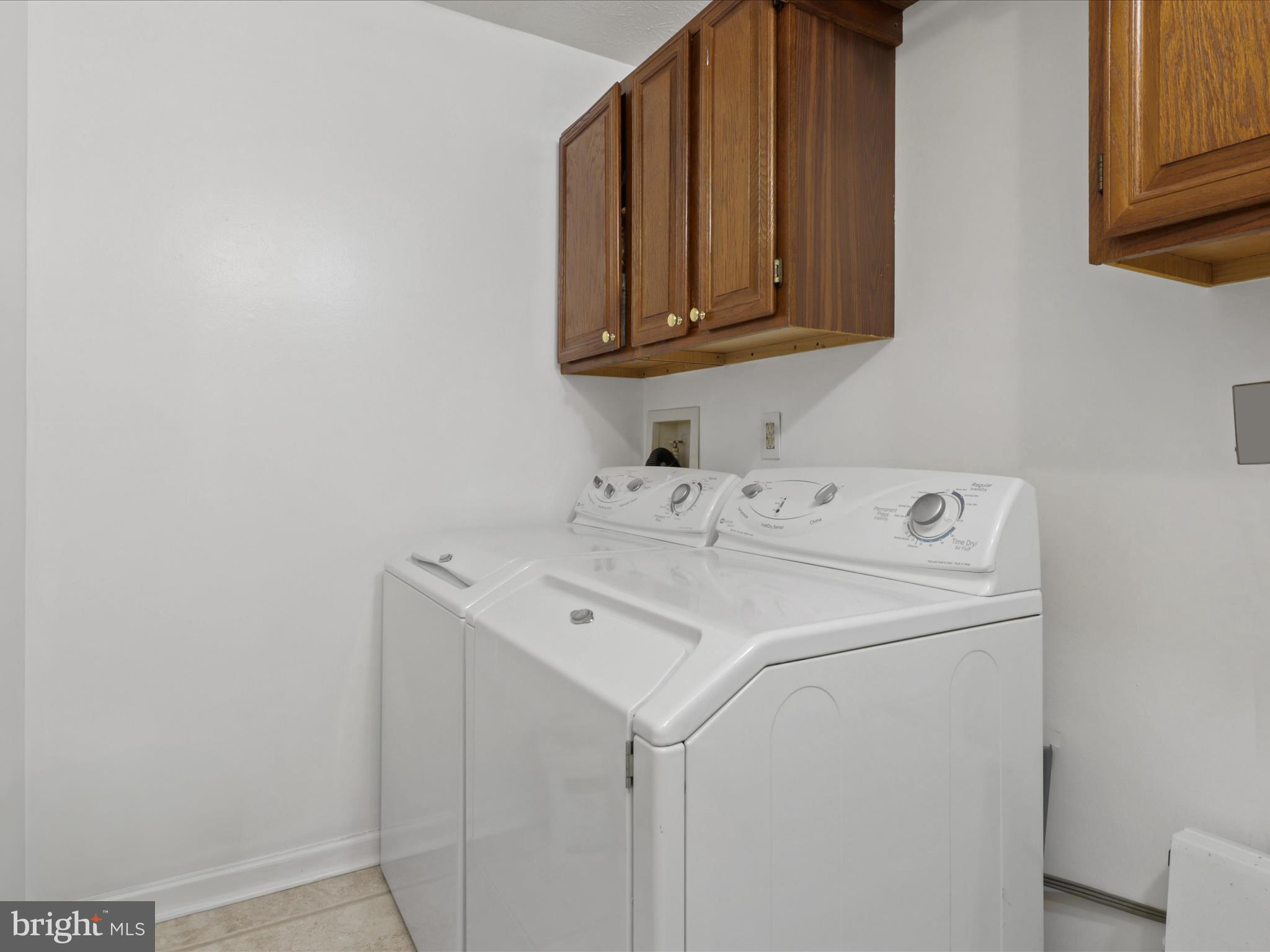 THE OAKTON - Residential Lease