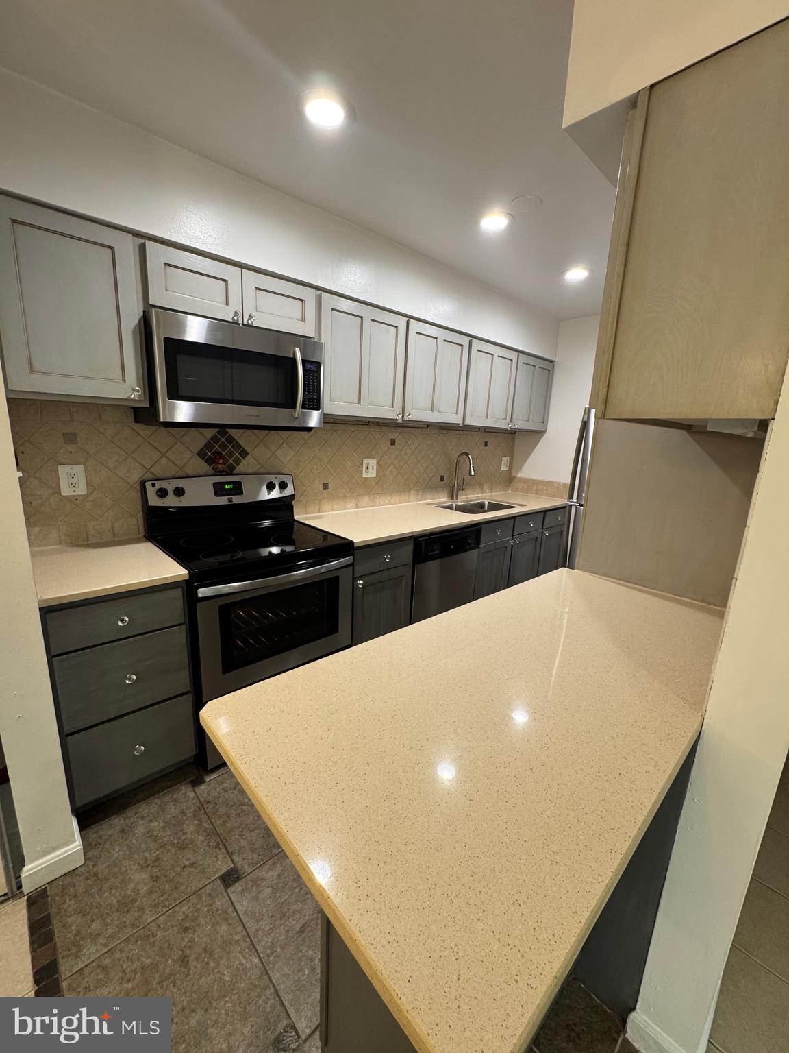 Search Homes 2 8353 DUNHAM COURT B 640