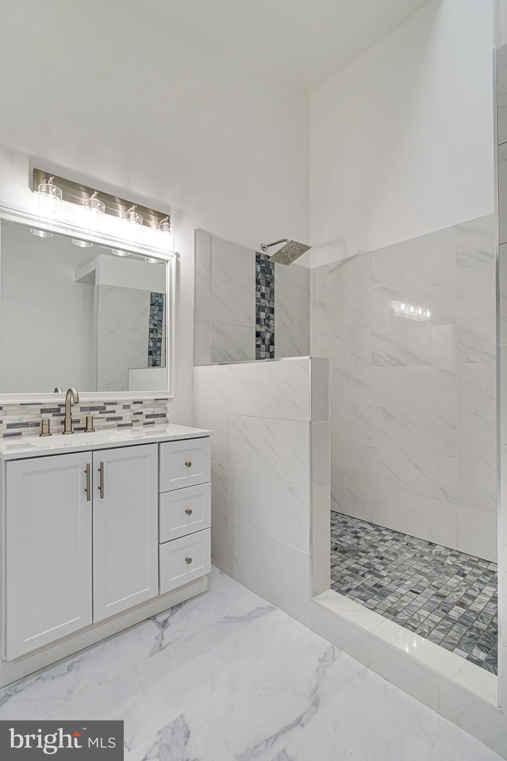 EXETER - Residential Lease