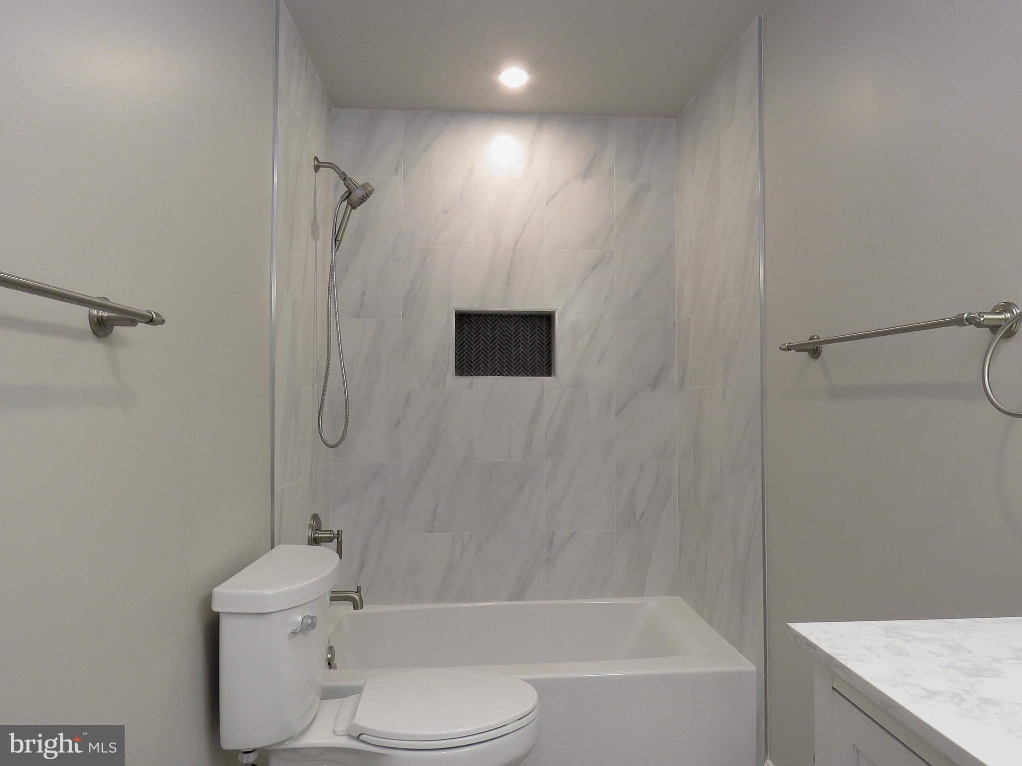 CIRCLE WOODS - Residential Lease