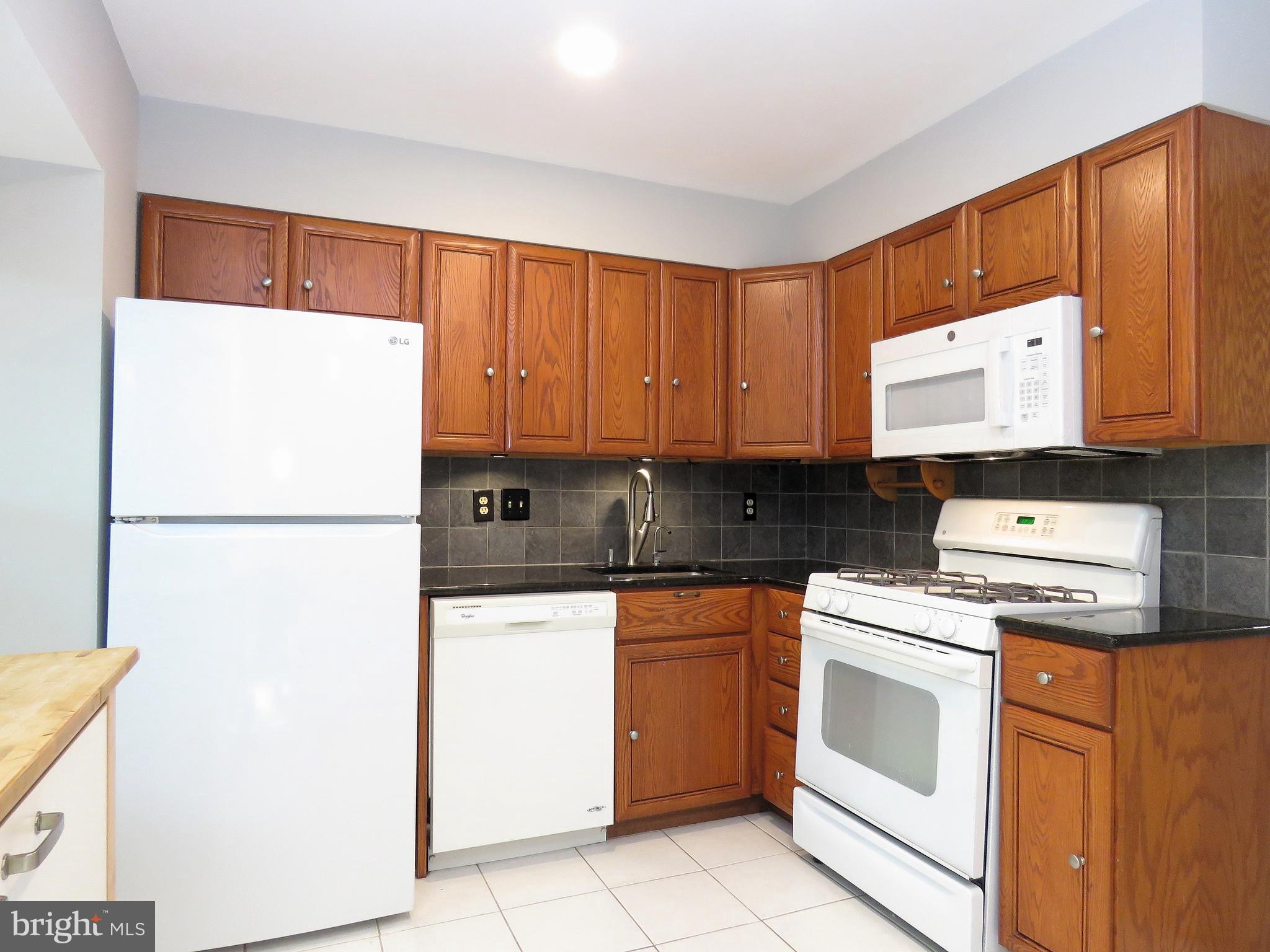 CIRCLE WOODS - Residential Lease