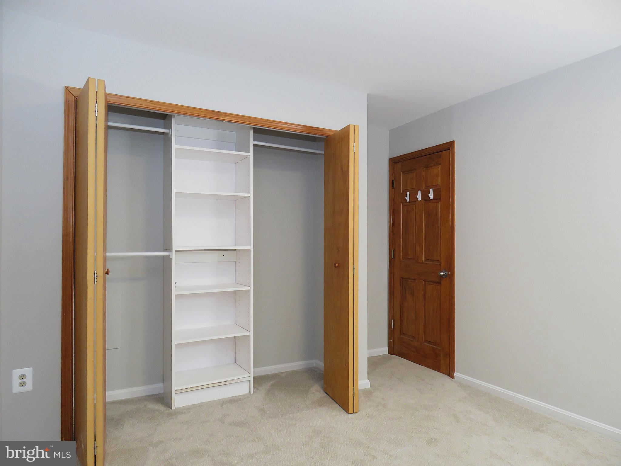 CIRCLE WOODS - Residential Lease