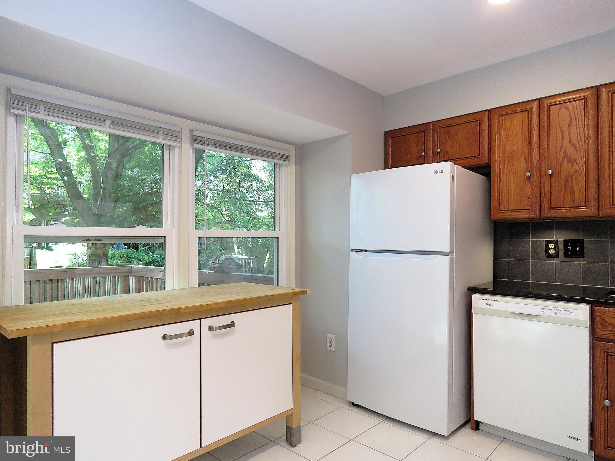 CIRCLE WOODS - Residential Lease