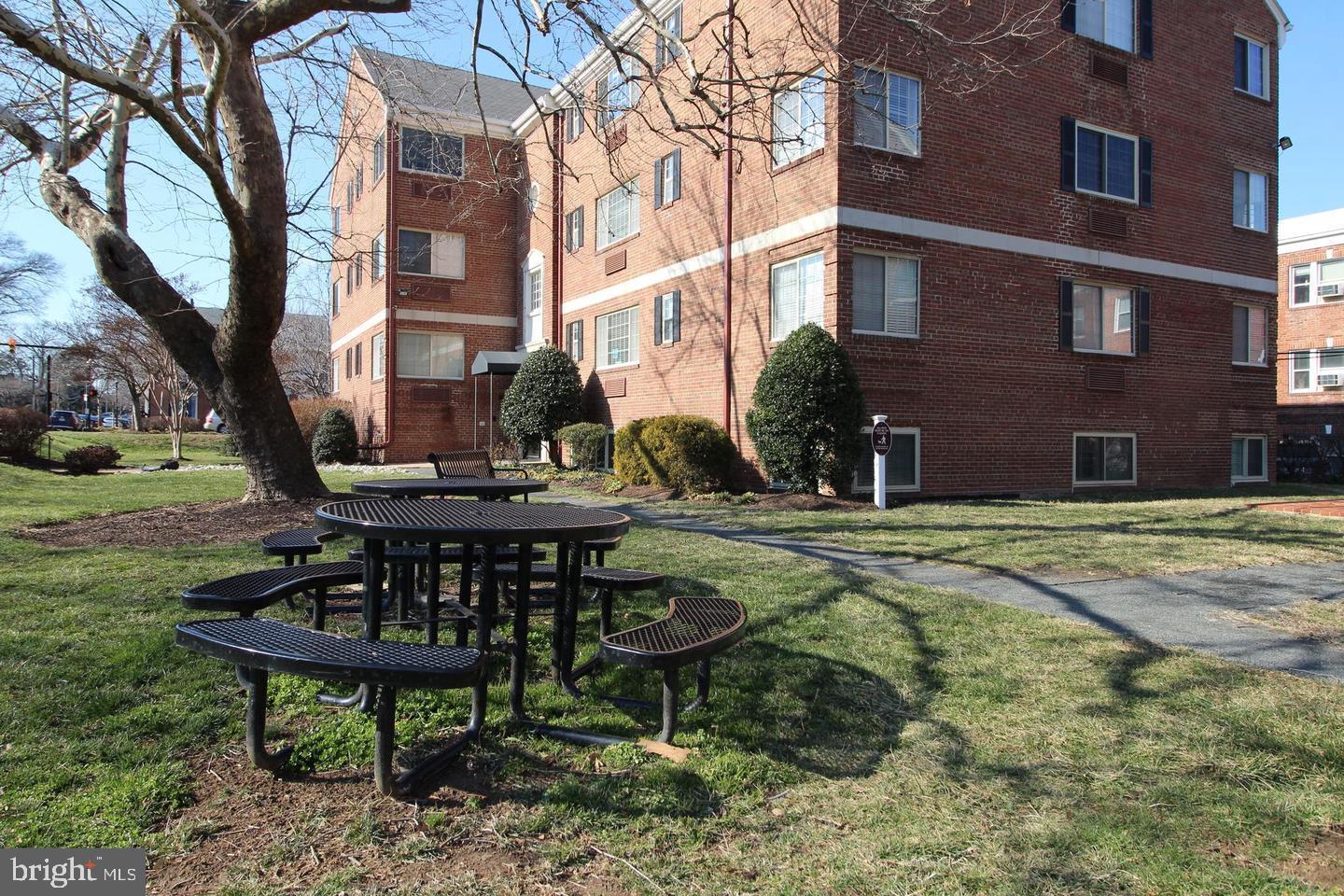 820 WASHINGTON STREET A 327