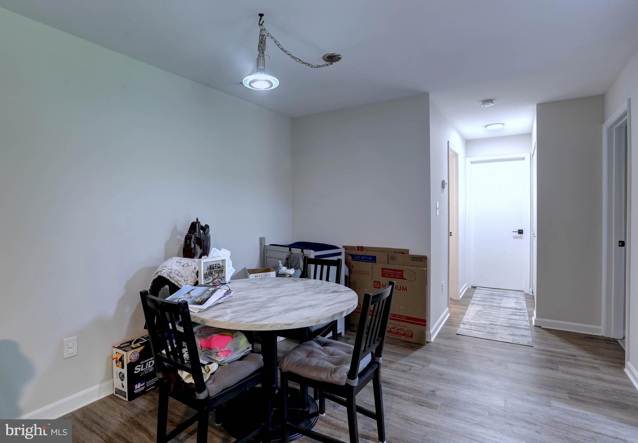 CROMWELL FOUNTAIN - Residential