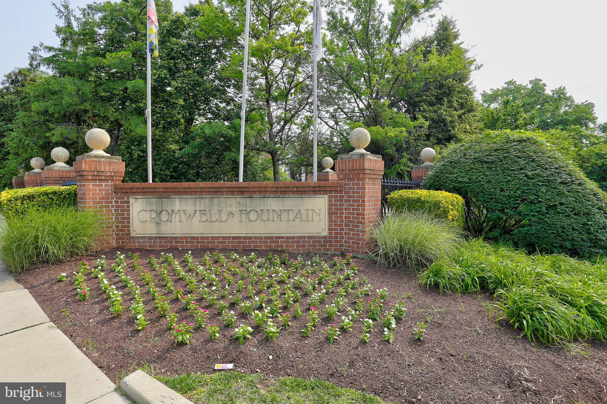 CROMWELL FOUNTAIN - Residential