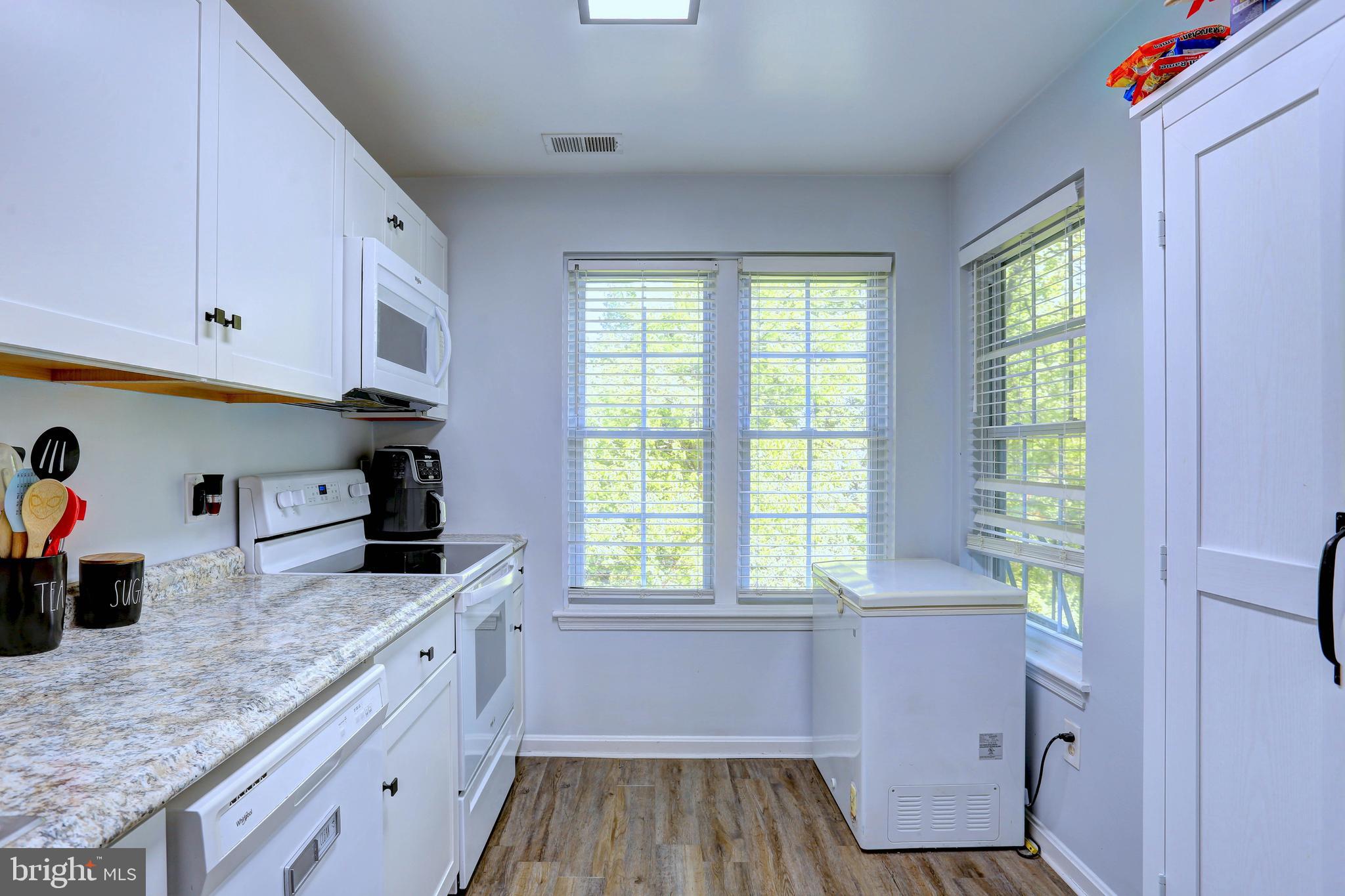 CROMWELL FOUNTAIN - Residential