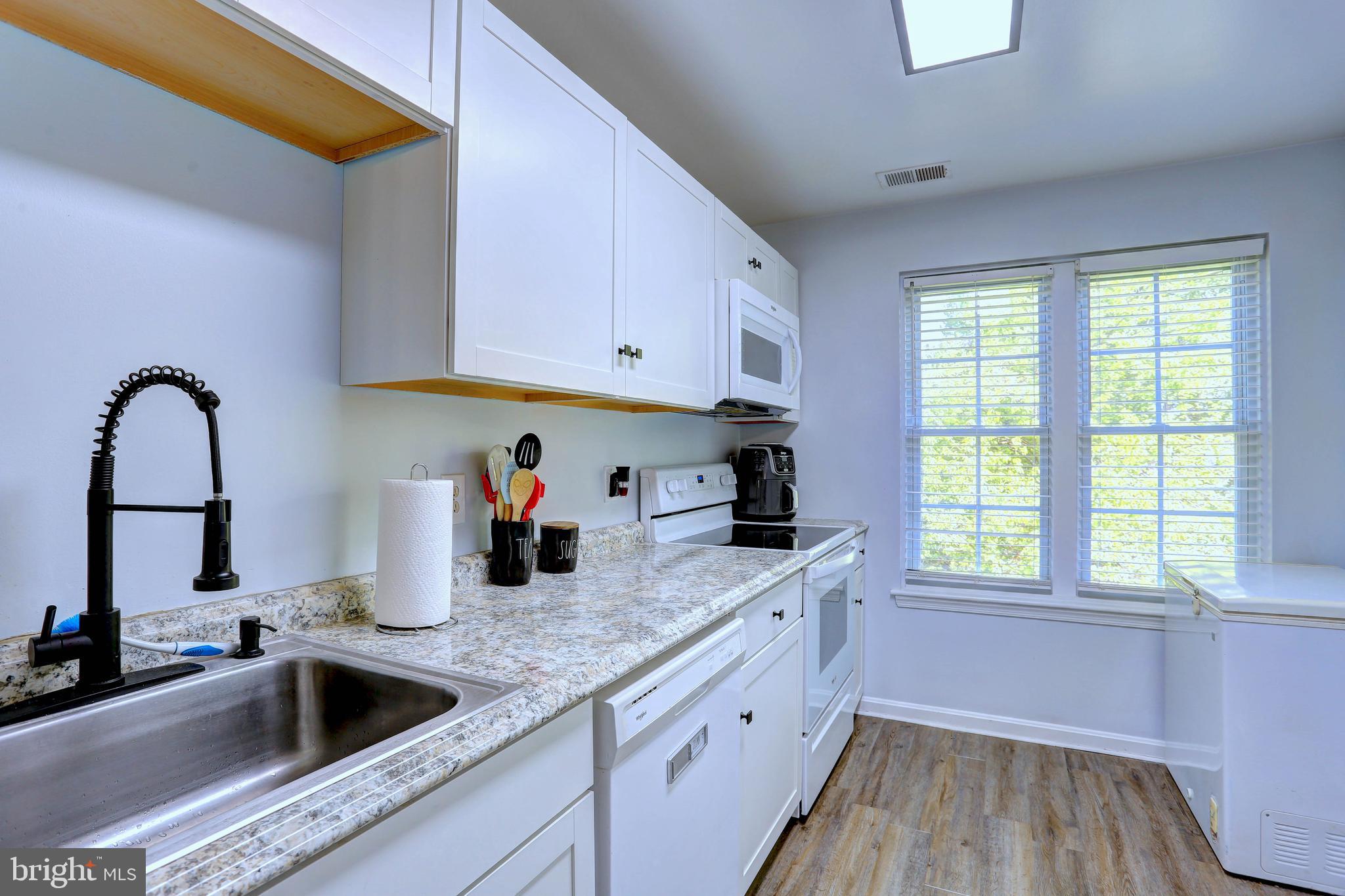 CROMWELL FOUNTAIN - Residential