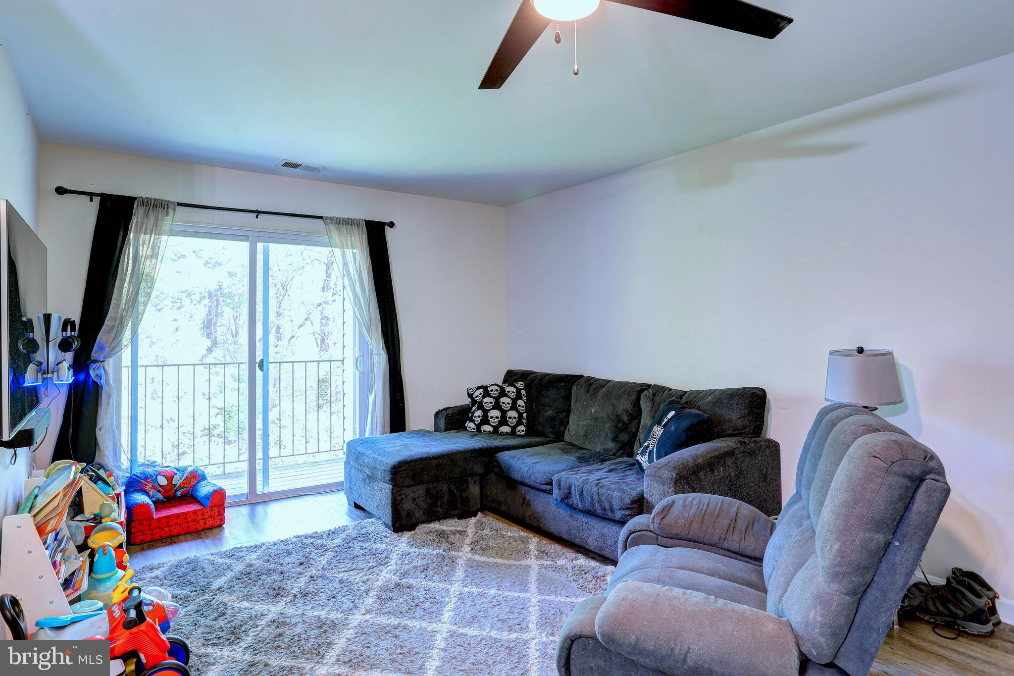 CROMWELL FOUNTAIN - Residential