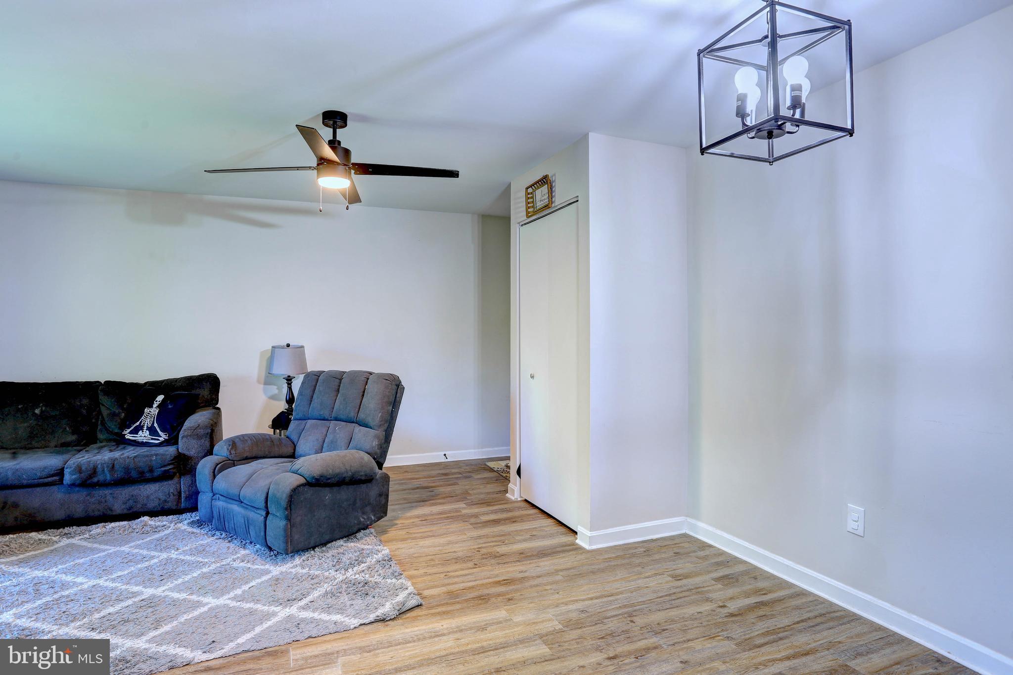 CROMWELL FOUNTAIN - Residential