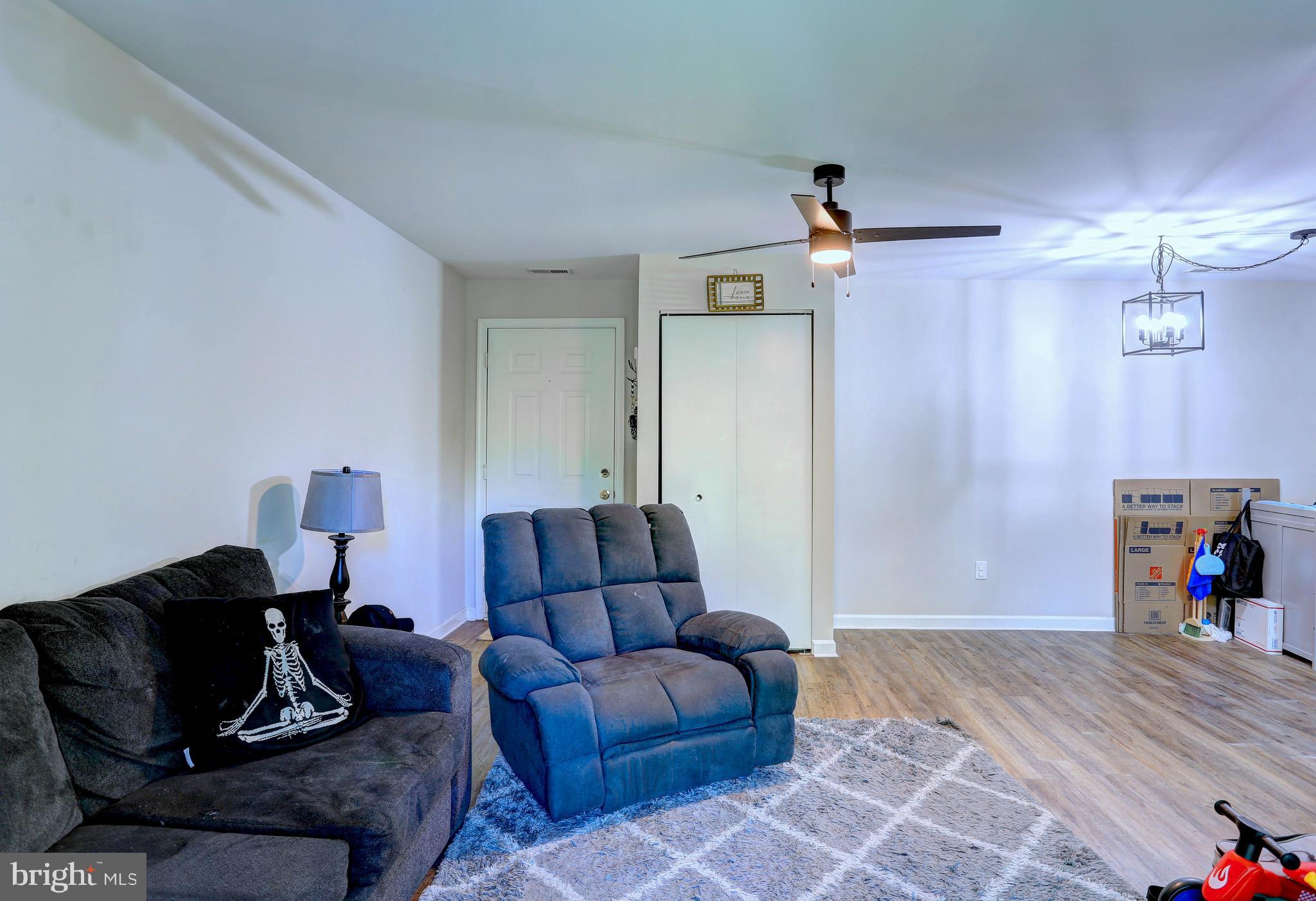 CROMWELL FOUNTAIN - Residential