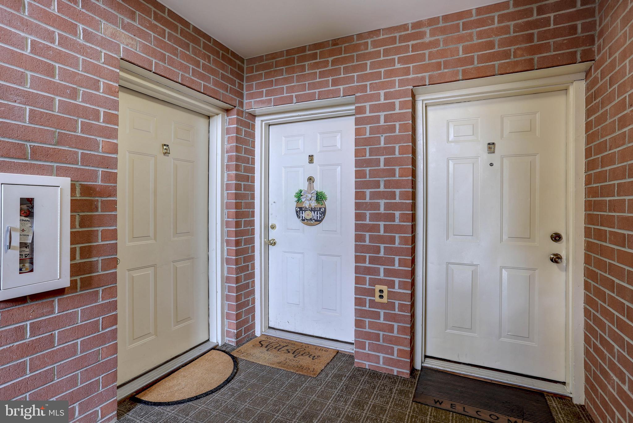 CROMWELL FOUNTAIN - Residential