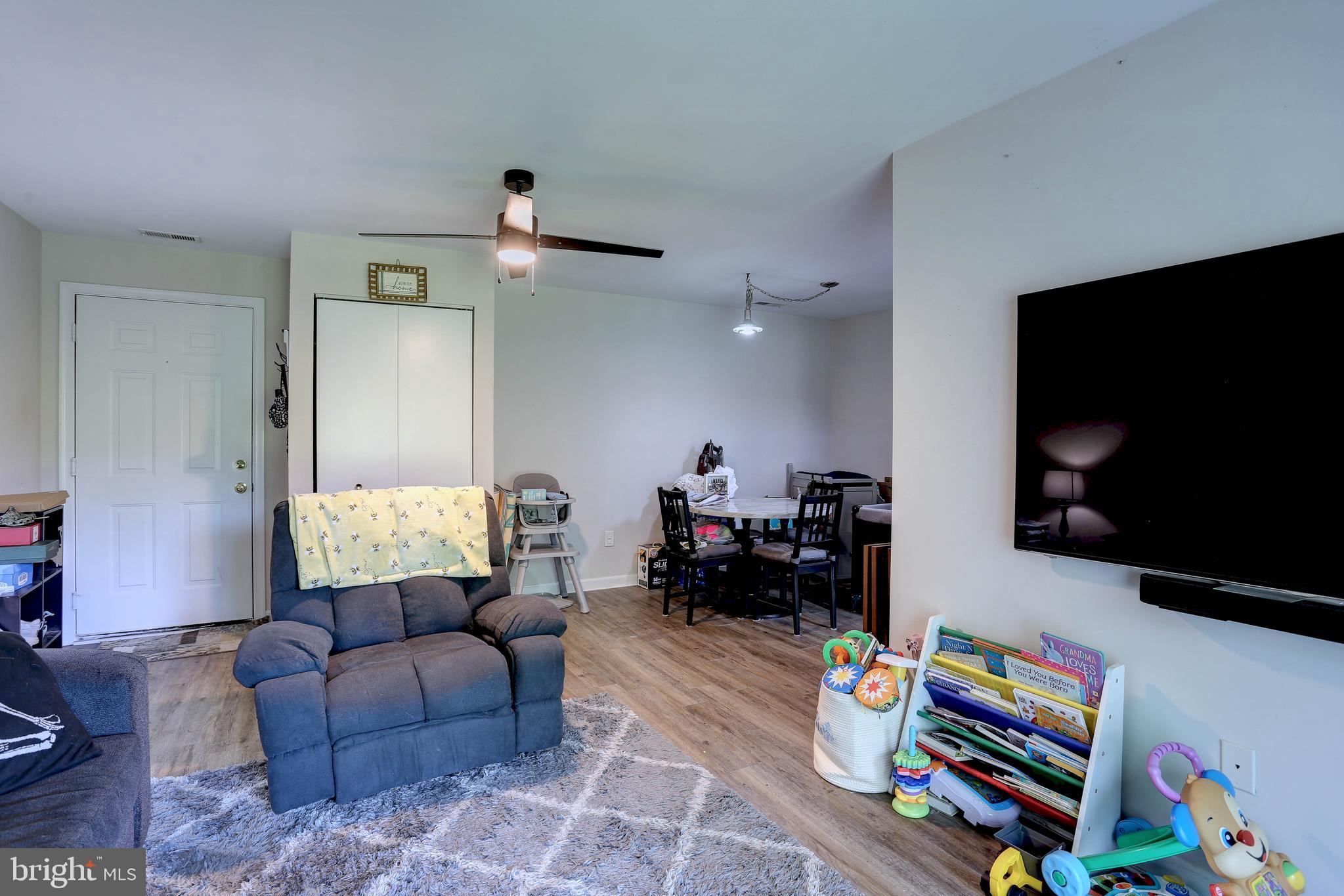 CROMWELL FOUNTAIN - Residential