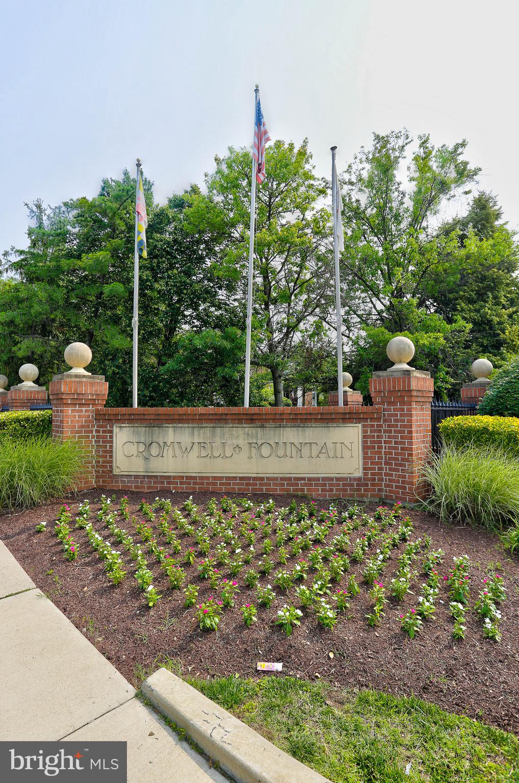 CROMWELL FOUNTAIN - Residential