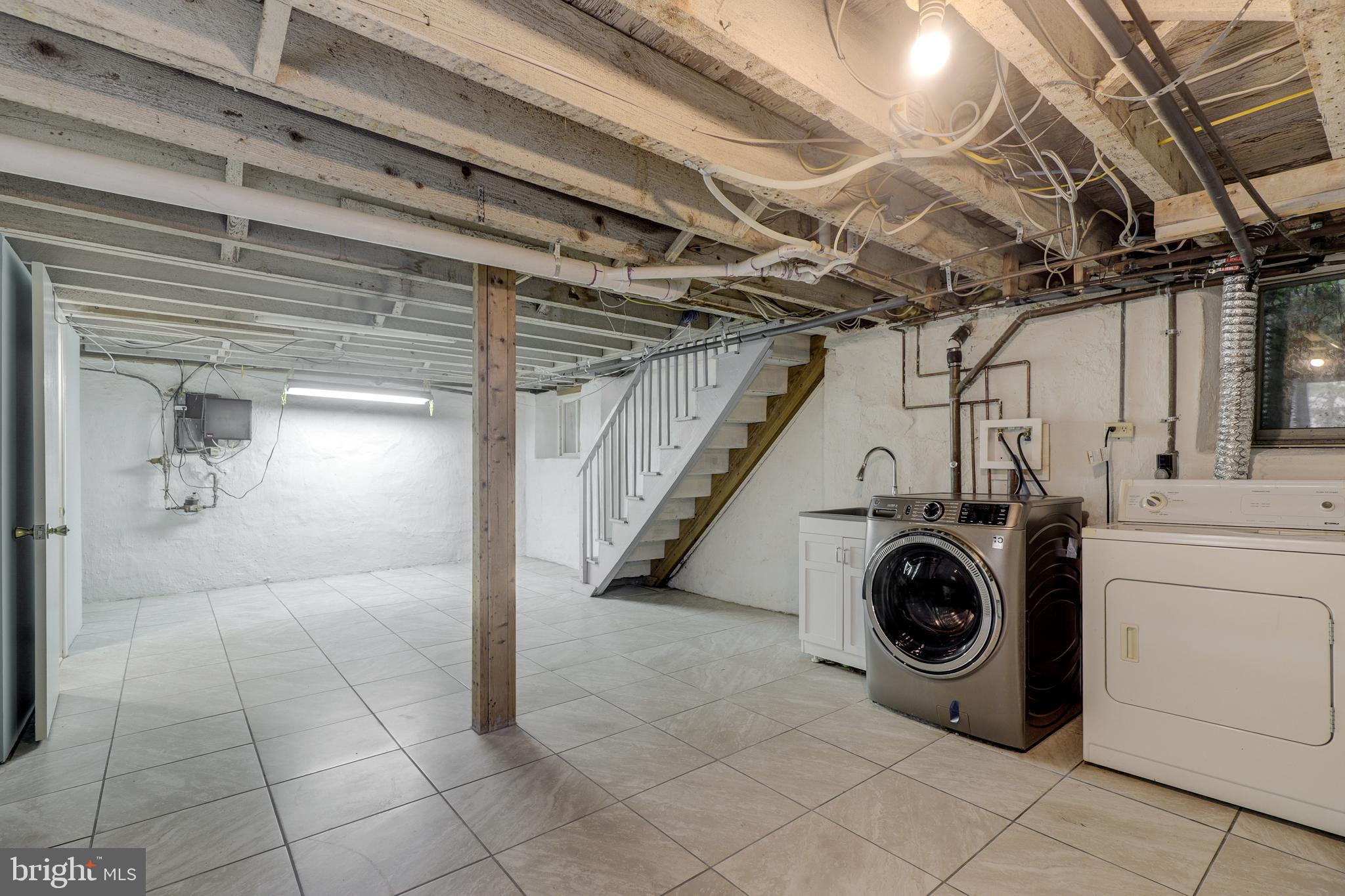 WAYNEWOOD - Residential