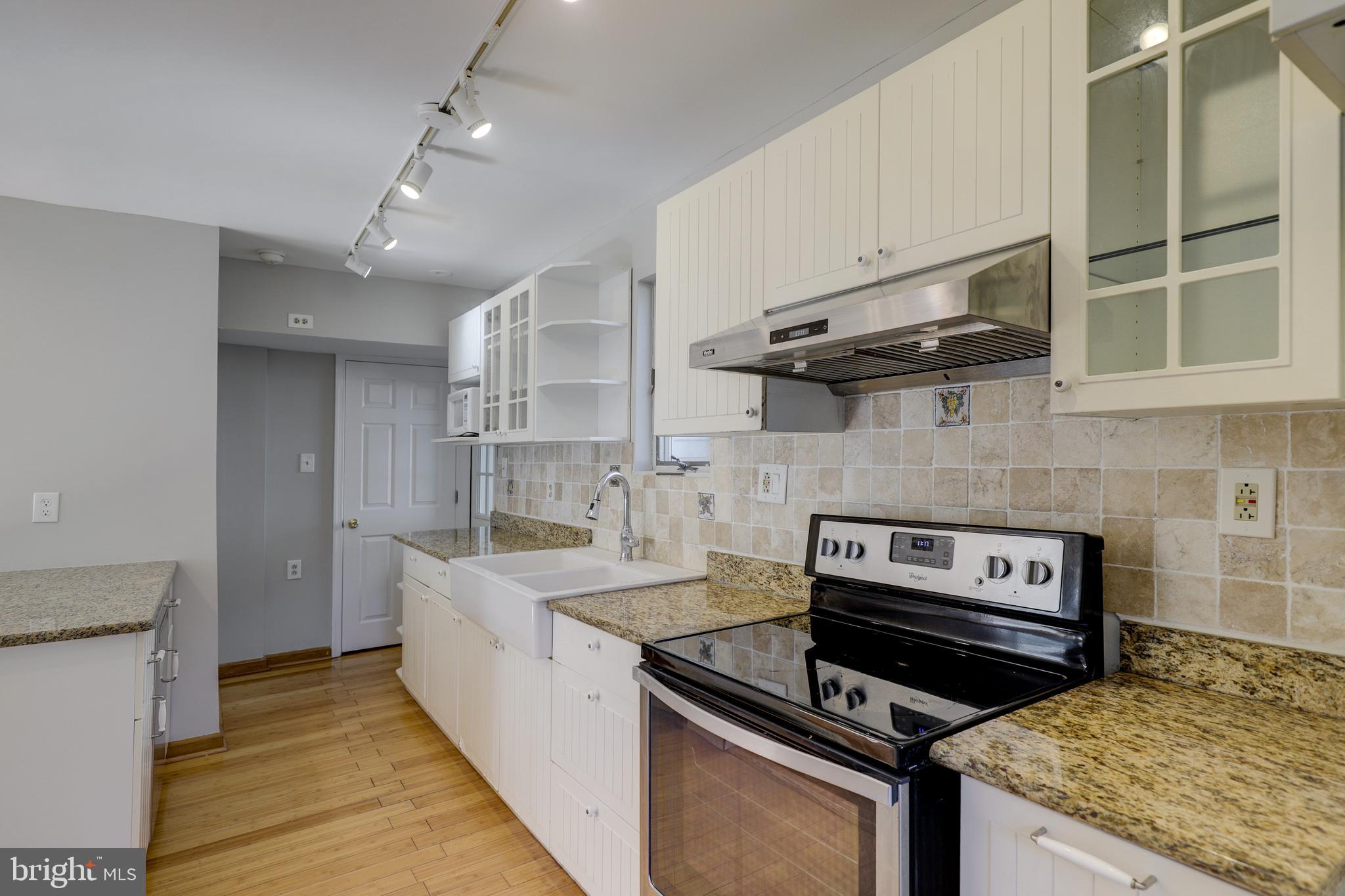 WAYNEWOOD - Residential