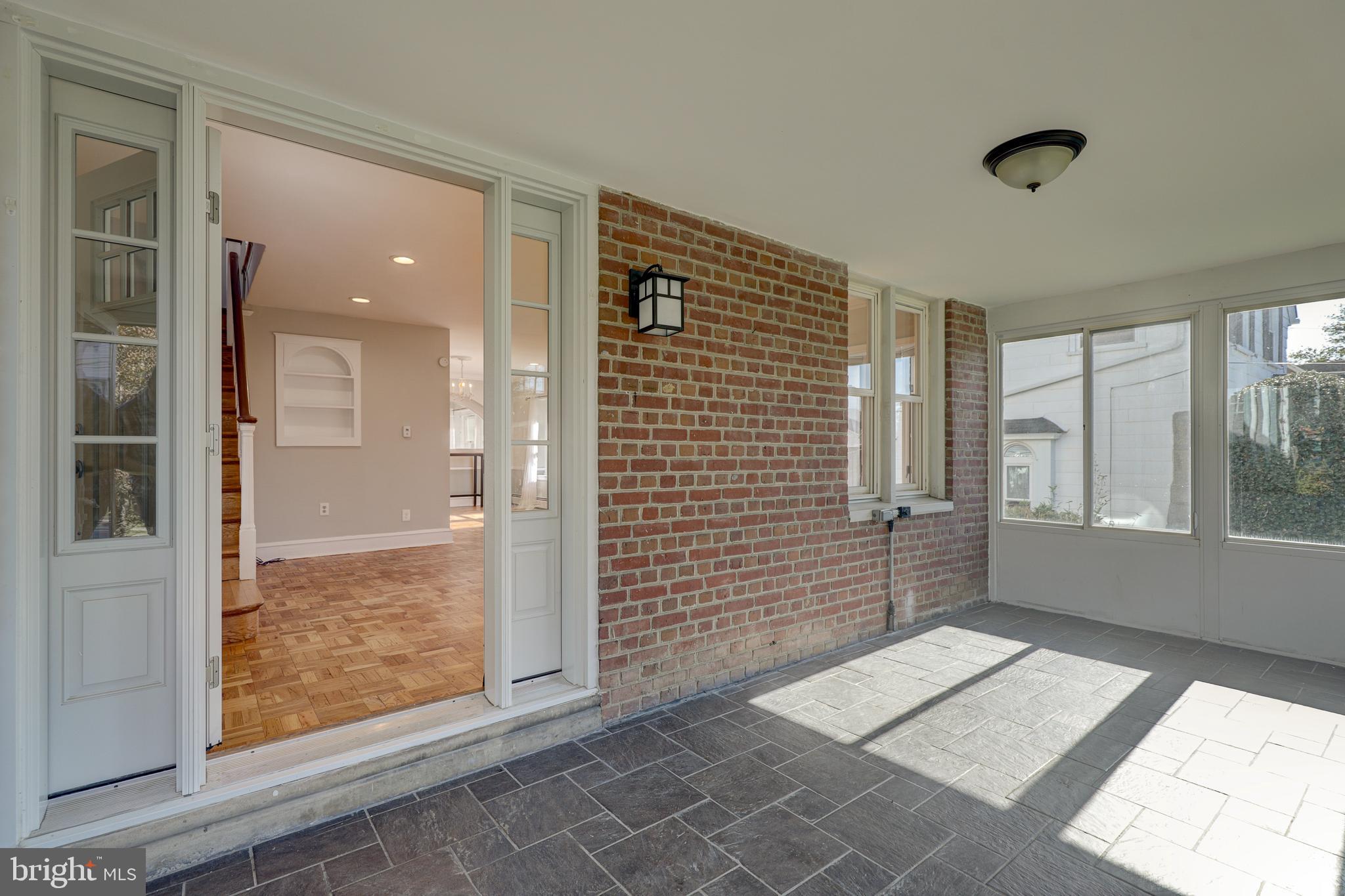 WAYNEWOOD - Residential