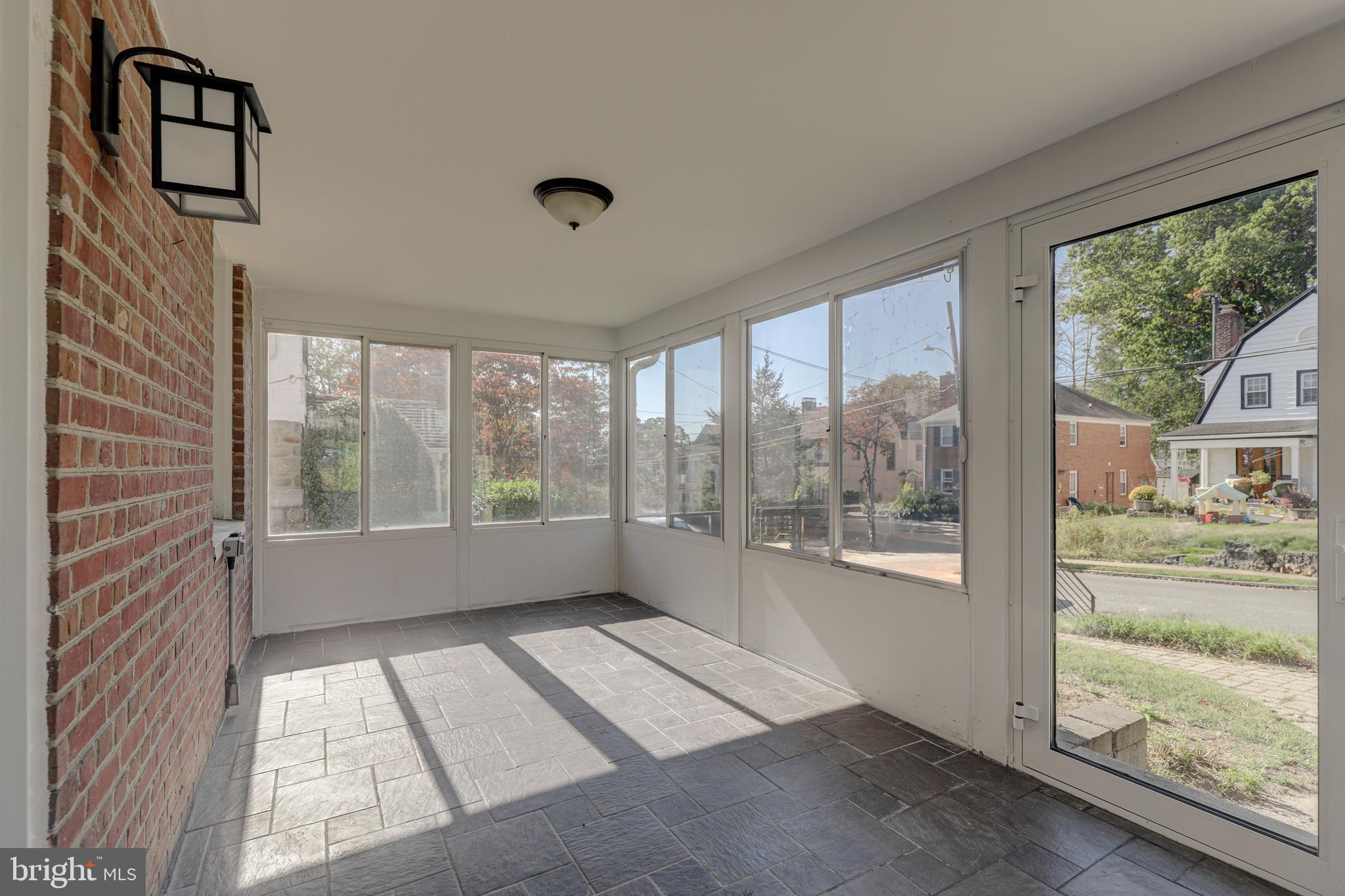 WAYNEWOOD - Residential