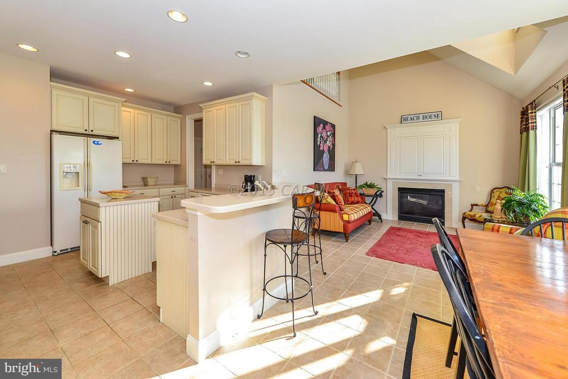 LIGHTHOUSE SOUND - Residential