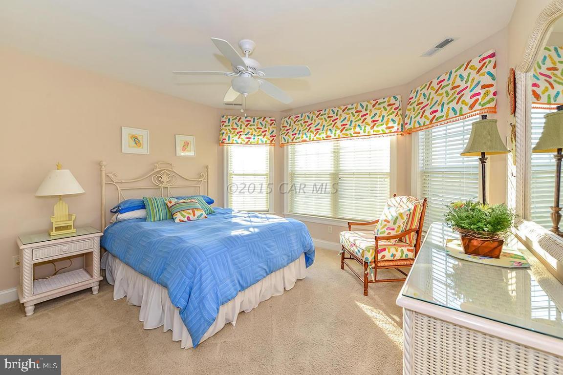 LIGHTHOUSE SOUND - Residential