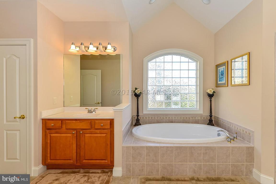 LIGHTHOUSE SOUND - Residential