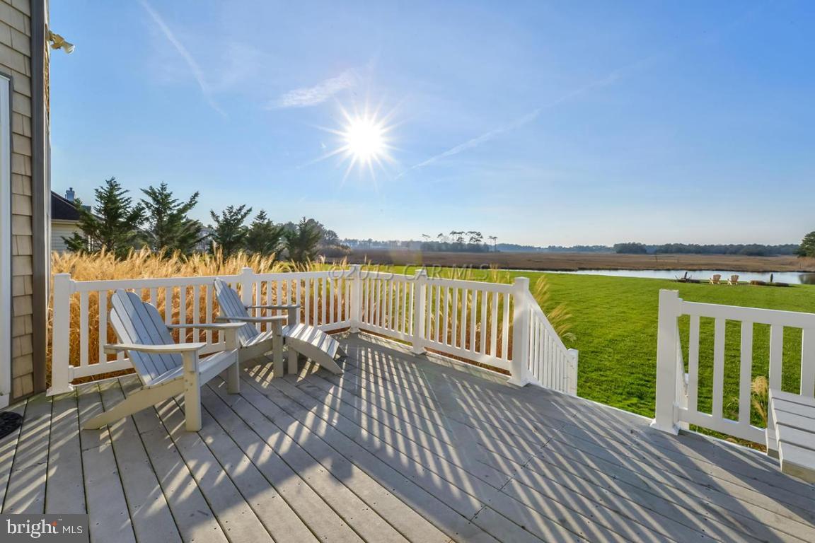 LIGHTHOUSE SOUND - Residential