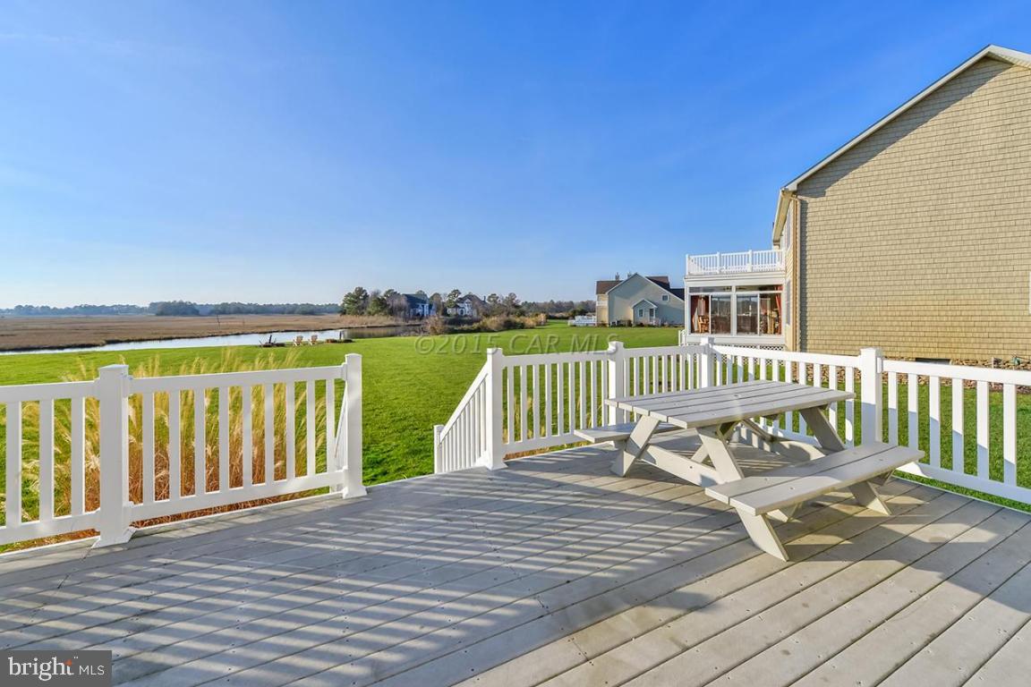 LIGHTHOUSE SOUND - Residential