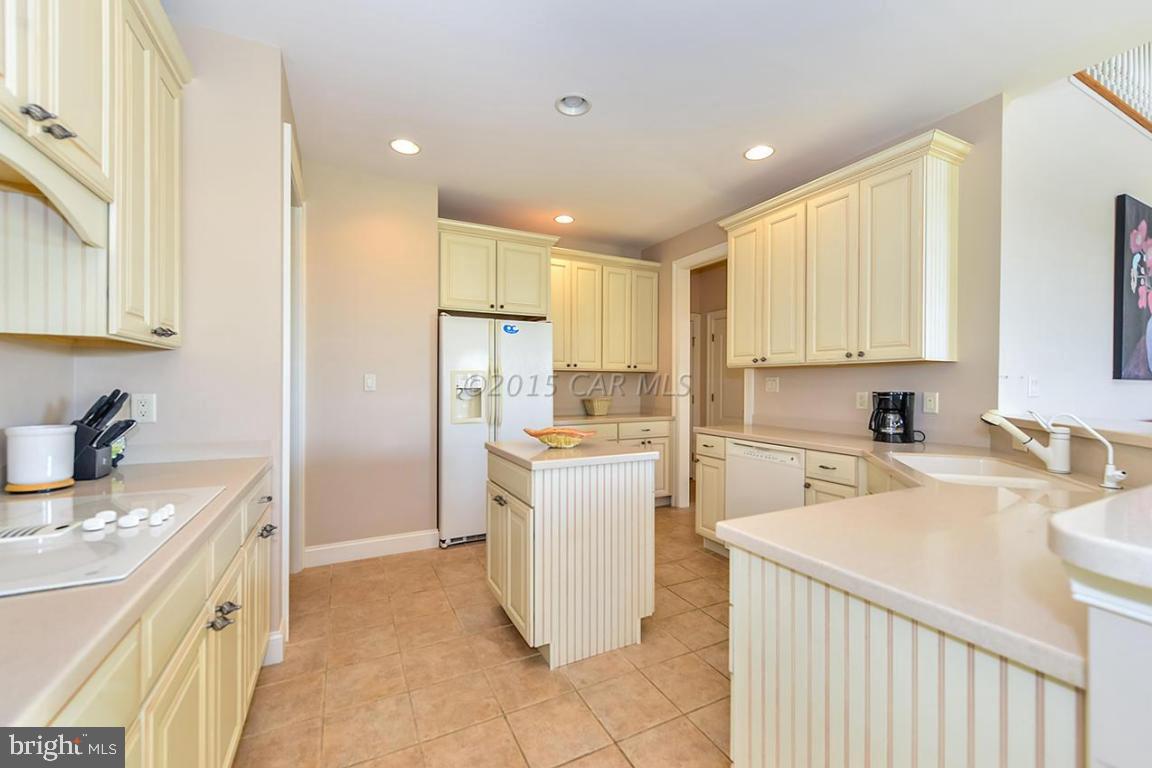 LIGHTHOUSE SOUND - Residential