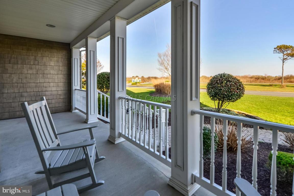 LIGHTHOUSE SOUND - Residential