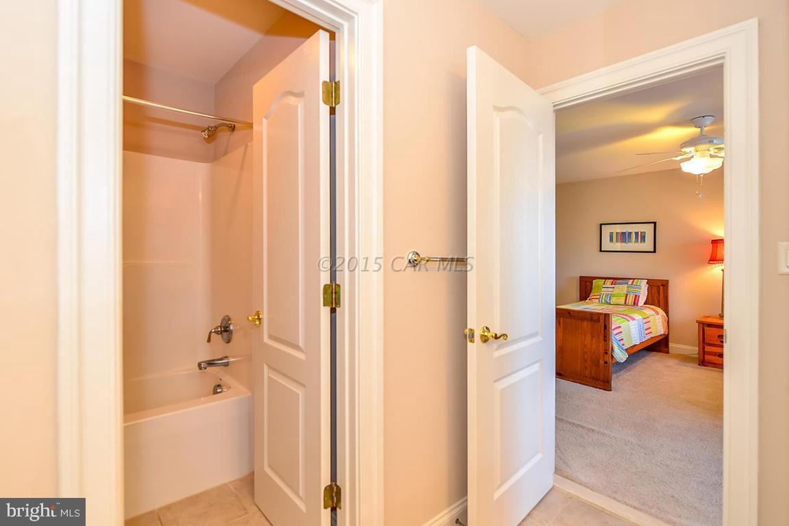 LIGHTHOUSE SOUND - Residential