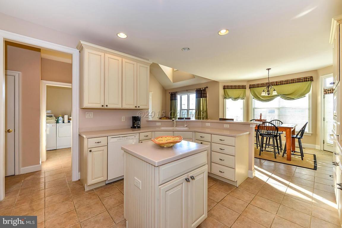 LIGHTHOUSE SOUND - Residential