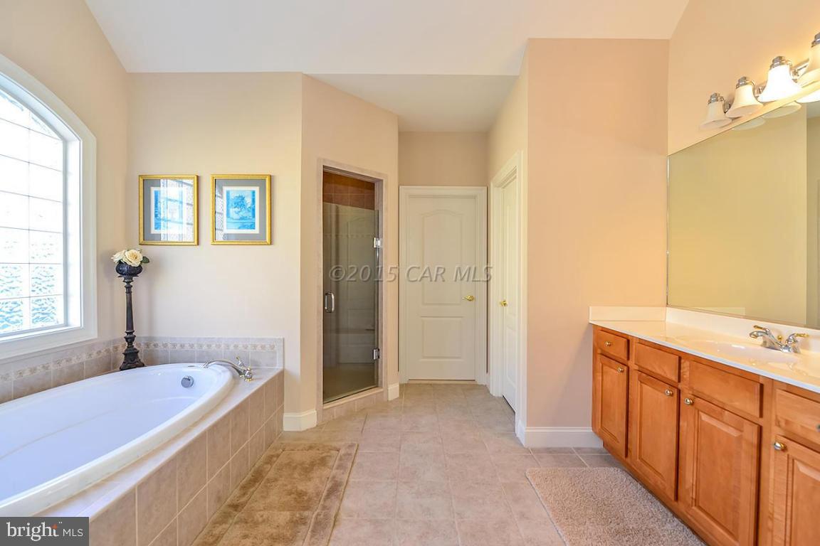 LIGHTHOUSE SOUND - Residential