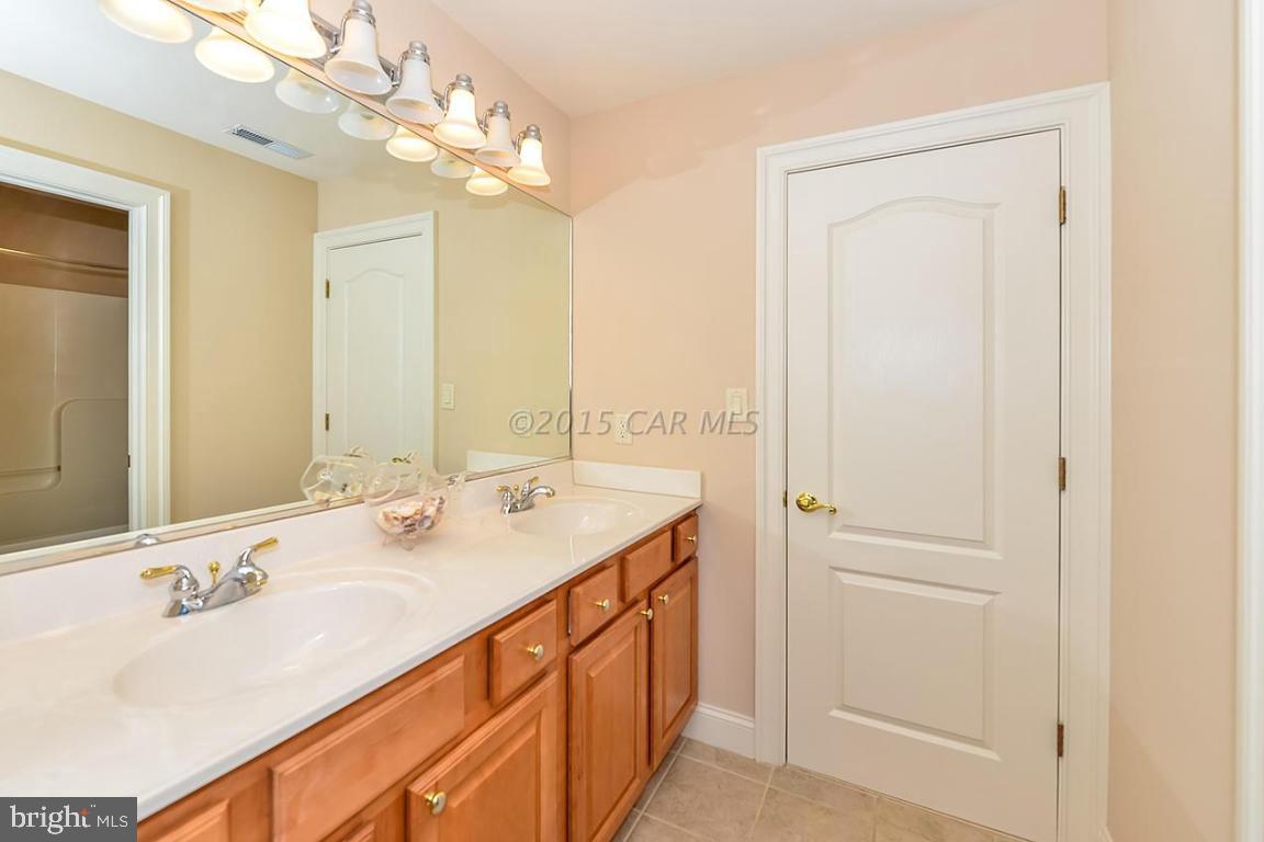 LIGHTHOUSE SOUND - Residential