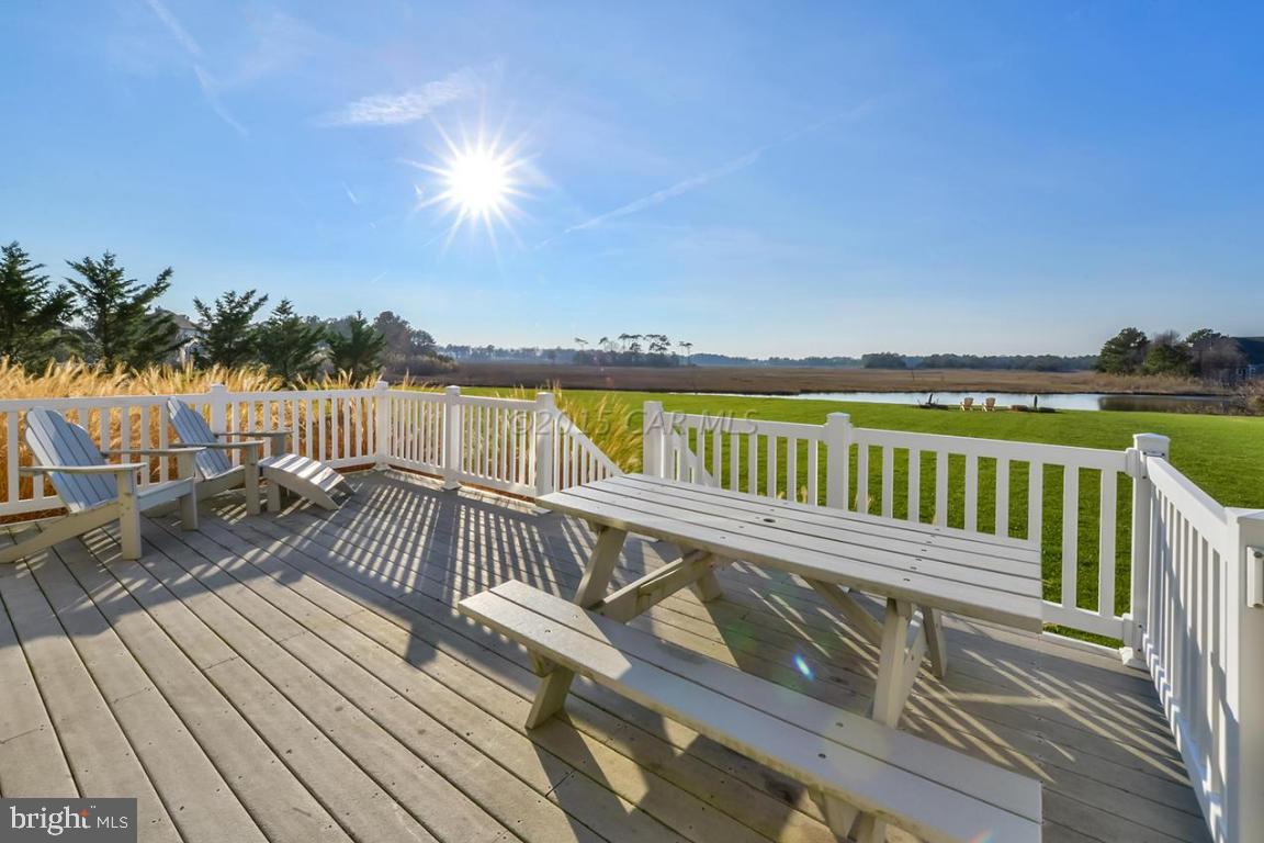 LIGHTHOUSE SOUND - Residential