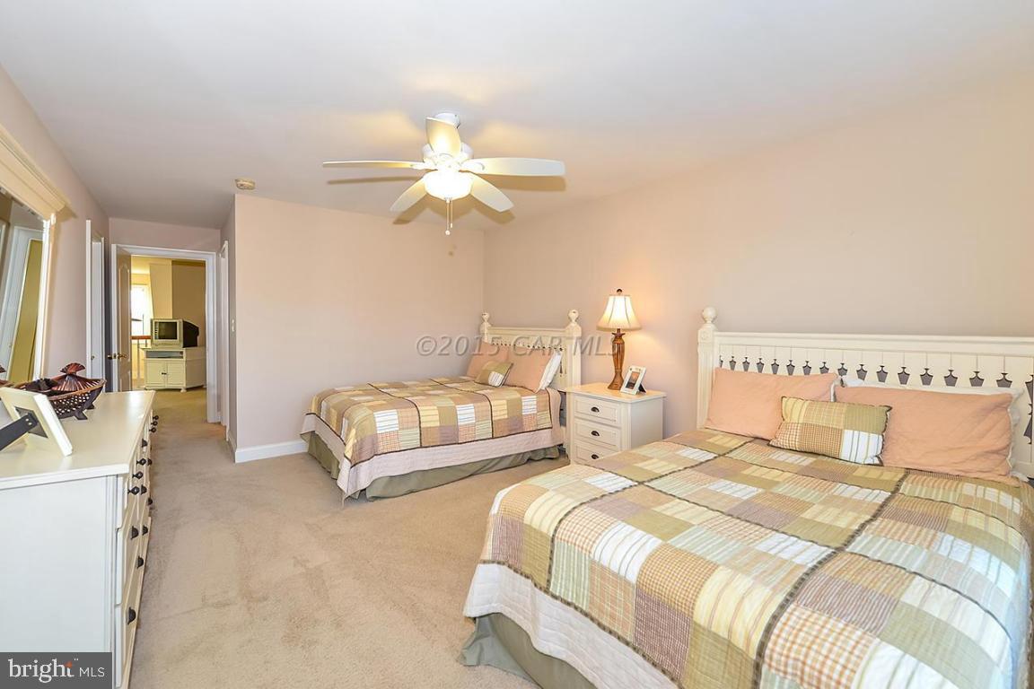 LIGHTHOUSE SOUND - Residential