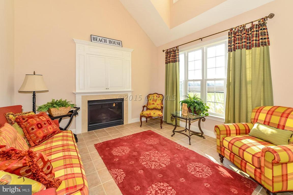 LIGHTHOUSE SOUND - Residential