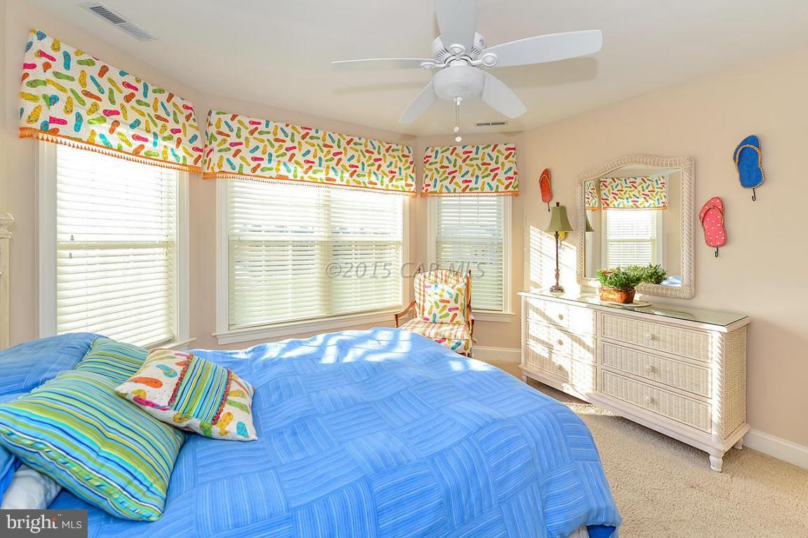 LIGHTHOUSE SOUND - Residential