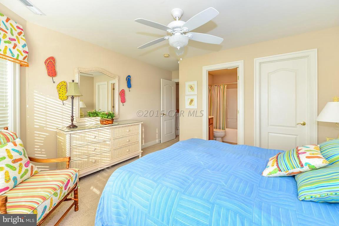 LIGHTHOUSE SOUND - Residential