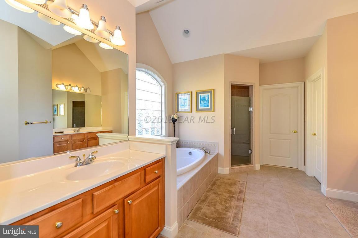 LIGHTHOUSE SOUND - Residential