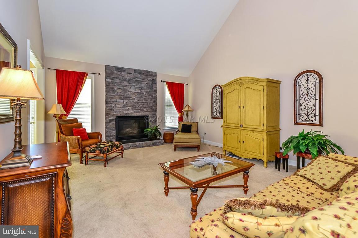 LIGHTHOUSE SOUND - Residential